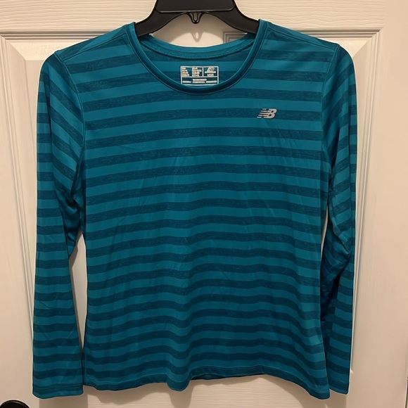 New Balance Athletic Top - Picture 2 of 5